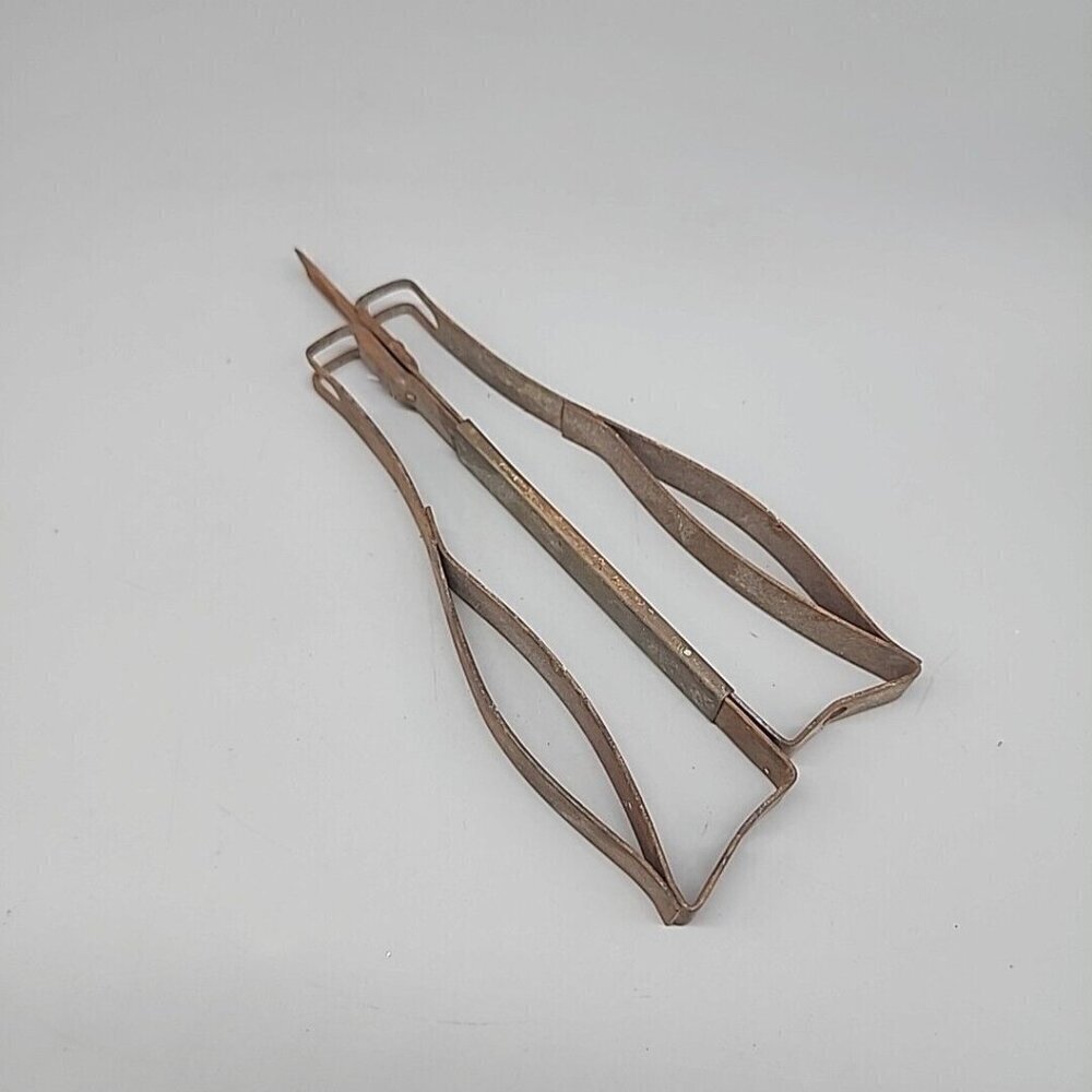 Vintage Rug Shuttle Needle for Yarn & Narrow Rags DIY Project Unmarked Rust
